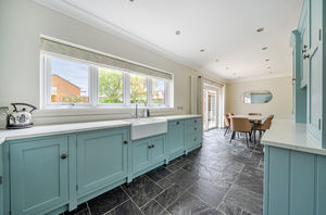 Kitchen diner angle 4- click for photo gallery